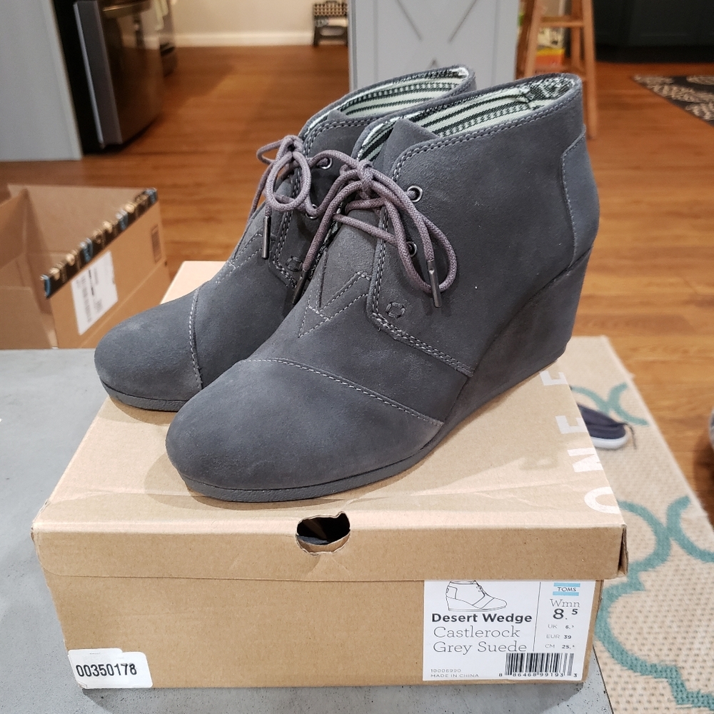 NWT Tom's Desert Wedge